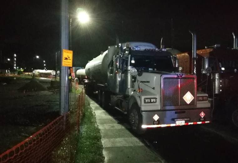 Operativo de Fuerza Pública permitió que camiones cisterna con gasolina pudieran trasladarse al GAM