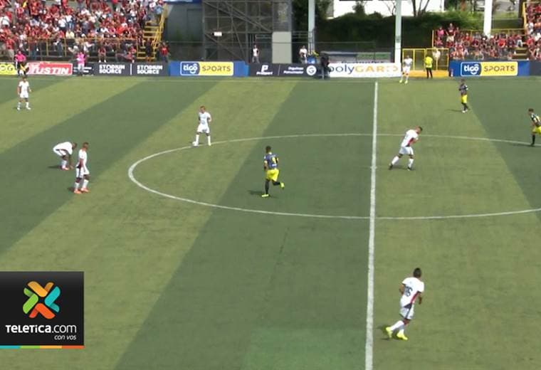 Jugadores manudos criticaron el estado de la cancha del Colleya Fonseca