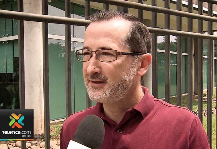 Presidente de Saprissa lanzó fuertes críticas a la Unafut por norma de uso de extranjeros