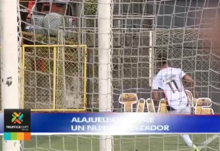 Ariel Lássiter se convirtió en el mejor anotador de Alajuelense