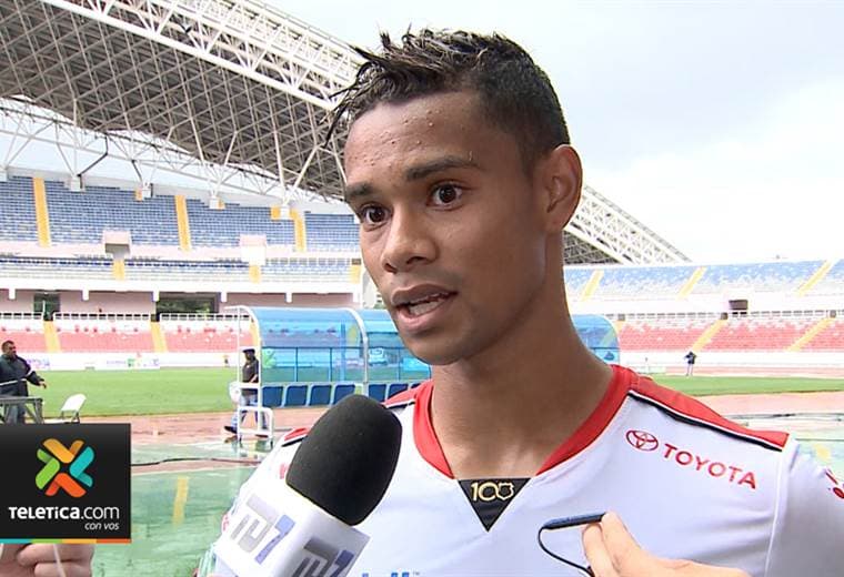 Ariel Lássiter se convirtió en el mejor anotador de Alajuelense