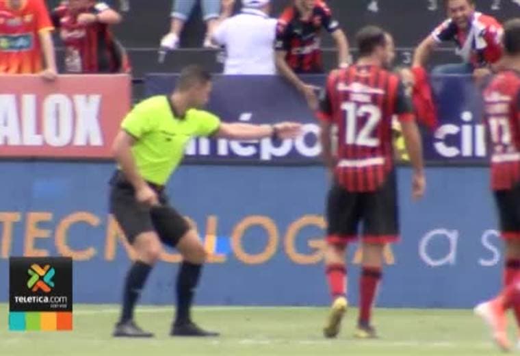 Duelo entre Alajuelense-Herediano fue el más polémico con el arbitraje