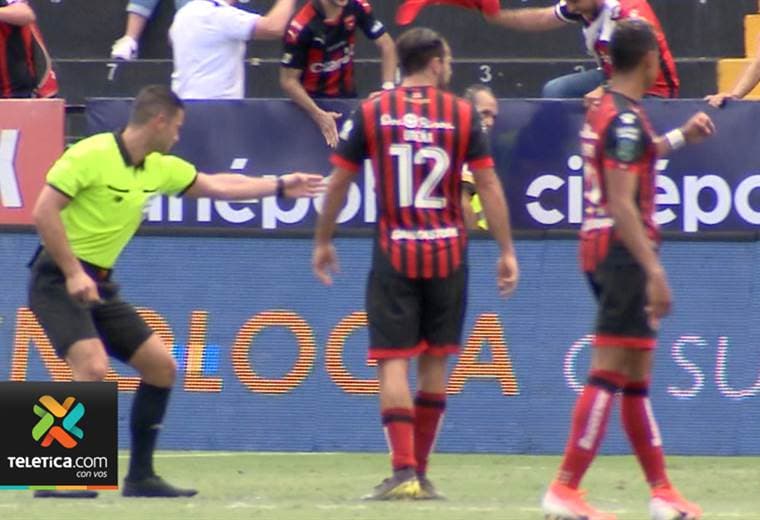 Duelo entre Alajuelense-Herediano fue el más polémico con el arbitraje