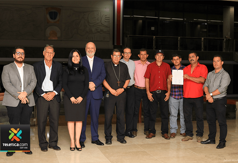 Acuerdo entre Gobierno y representantes de la Unión de Transportistas de  Carga_Casa Presidencial