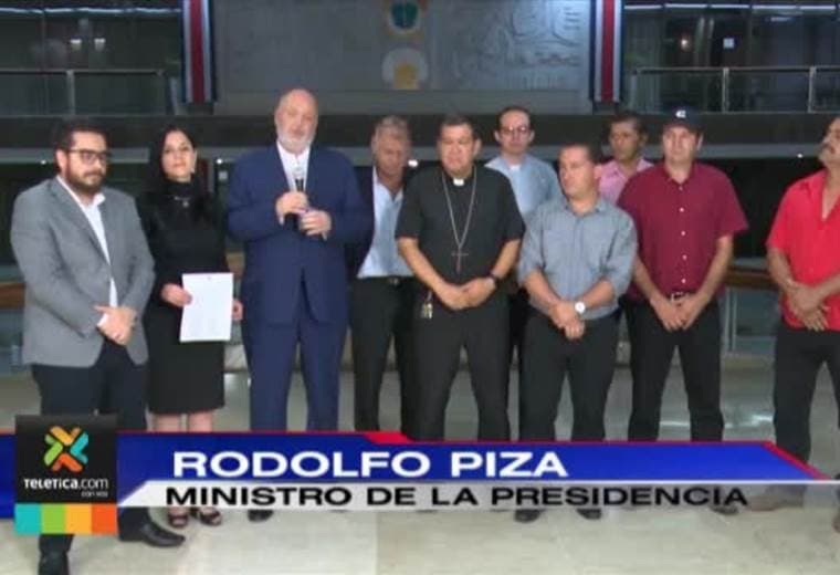 Gobierno y transportistas llegan a acuerdo y levantan bloqueos en el país