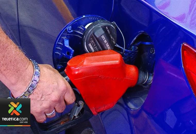 Recope solicitó mega rebaja de ₡61 por litro de súper