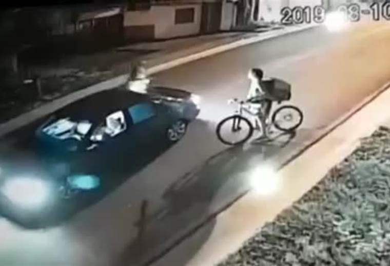 Conductor golpea brutalmente a repartir de Uber Eats