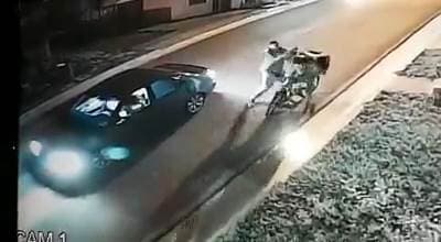 Conductor golpea brutalmente a repartir de Uber Eats