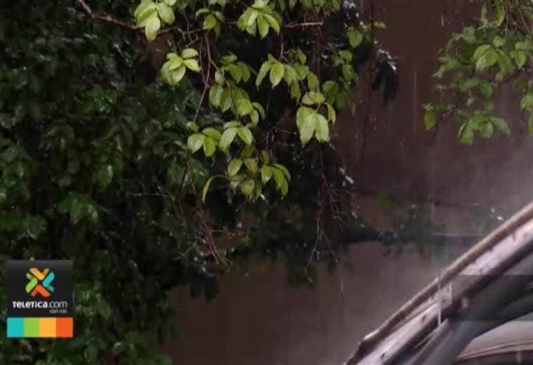 Este lunes se reportaron fuertes lluvias y caída de granizo en algunos sectores del país