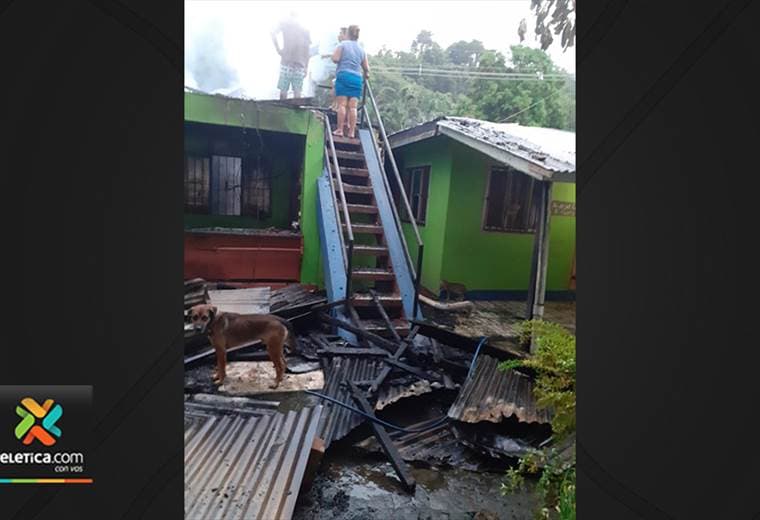 Fuego consumió por completo un hotel en Montezuma de Puntarenas