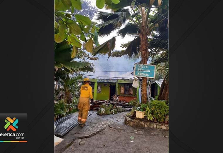 Fuego consumió por completo un hotel en Montezuma de Puntarenas