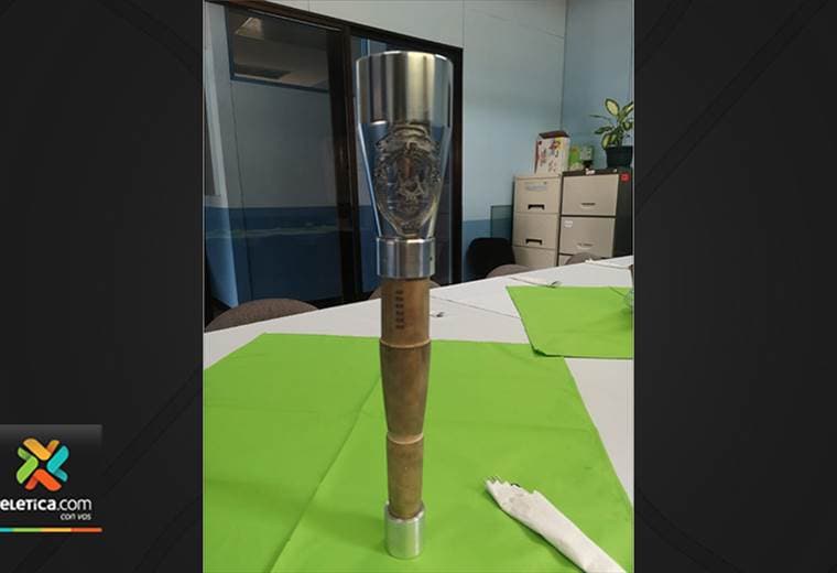 Estudiantes de Desamparados diseñaron y construyeron antorcha de la libertad