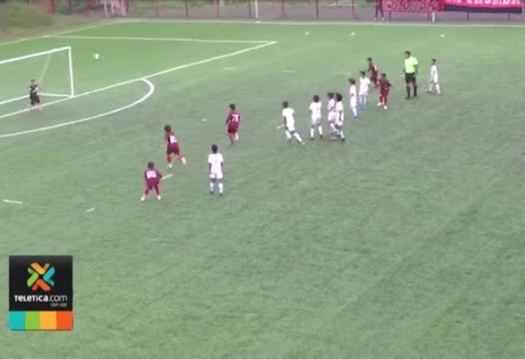 Alajuelense denuncia insultos contra hermano de McDonald en partido de divisiones menores