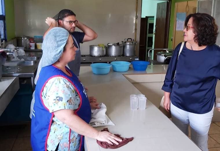 Ministra de Educación visitó Escuela Omar Dengo donde se brindará la atención. 