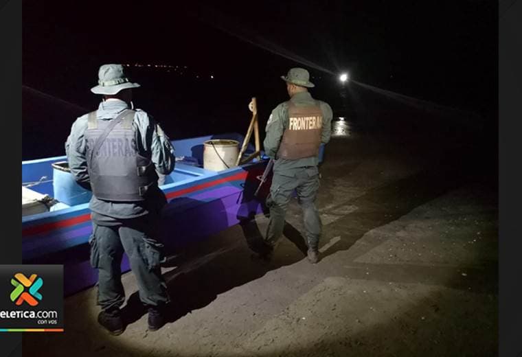 Enfrentamiento armado entre policías y personas que custodiaban droga en lancha deja un fallecido