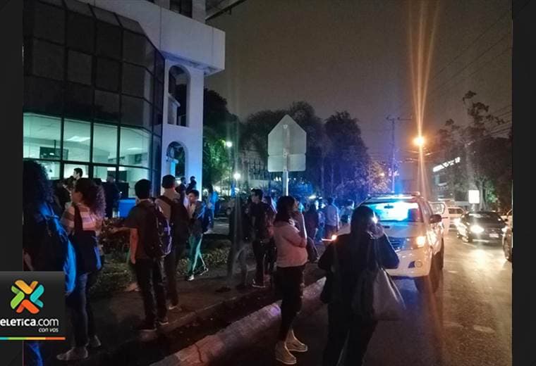 Alerta de explosivo evacuan edificios