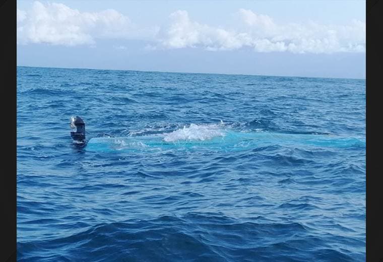 Bote de turismo rescató dos personas que naufragaron en el Pacífico Sur