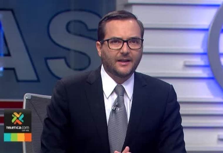 Video: Bote de turismo rescató dos personas que naufragaron en el Pacífico Sur