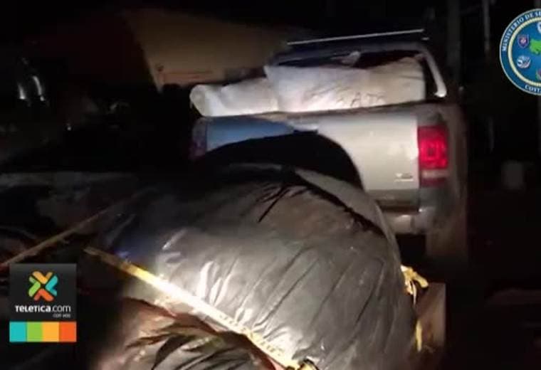 Fuerza Pública interceptó millonario cargamento de ropa y zapatos de contrabando en Los Chiles