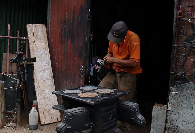 Si busca arreglar o comprar una cocina de leña esto le interesa