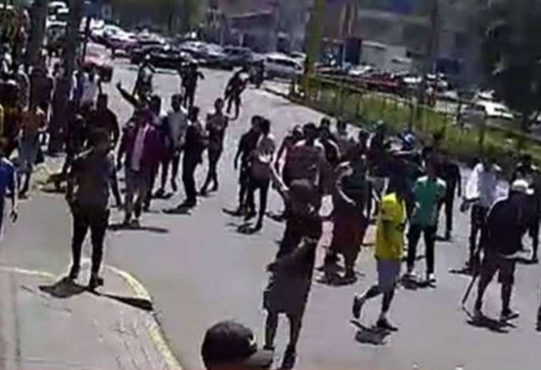 Enfrentamiento entre hinchas peruanos