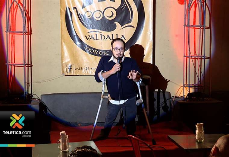 Joven con discapacidad hace conciencia gracias a stand up