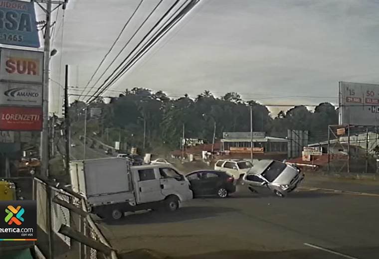 Impactante accidente en Pérez Zeledón quedó grabado en cámara de seguridad