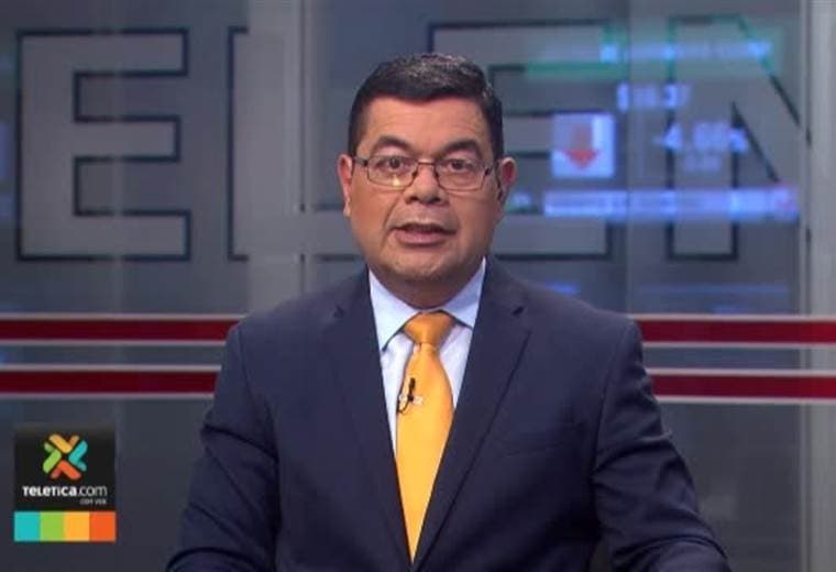 Un moderno camión es amigable con el ambiente y expulsa vapor de agua en vez de humo