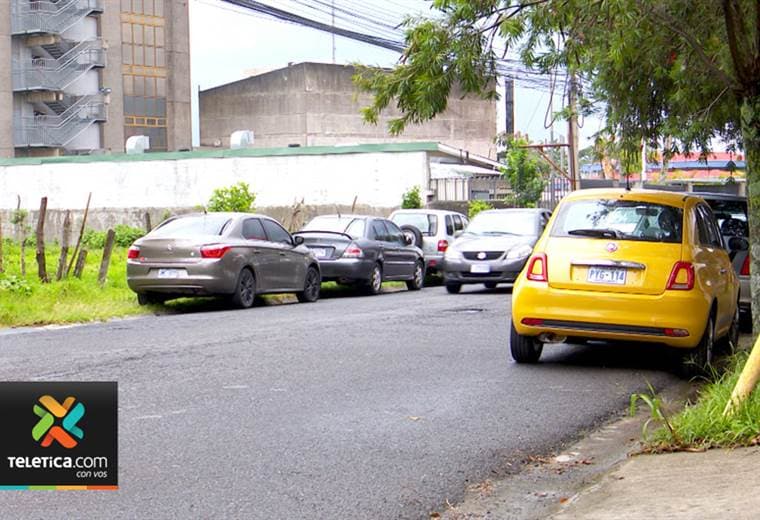 Operativos para sancionar a choferes que dejan su vehículo mal estacionado quedaron en el olvido