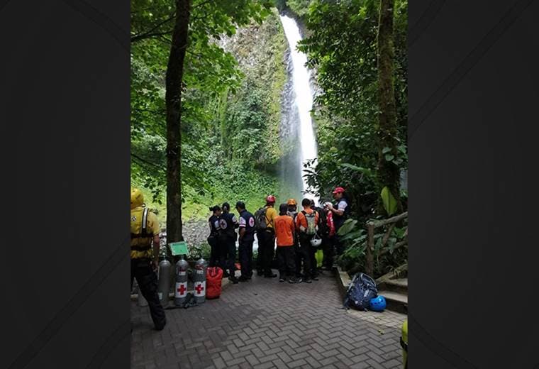 Rescate de hombre fallecido en catarata La Fortuna