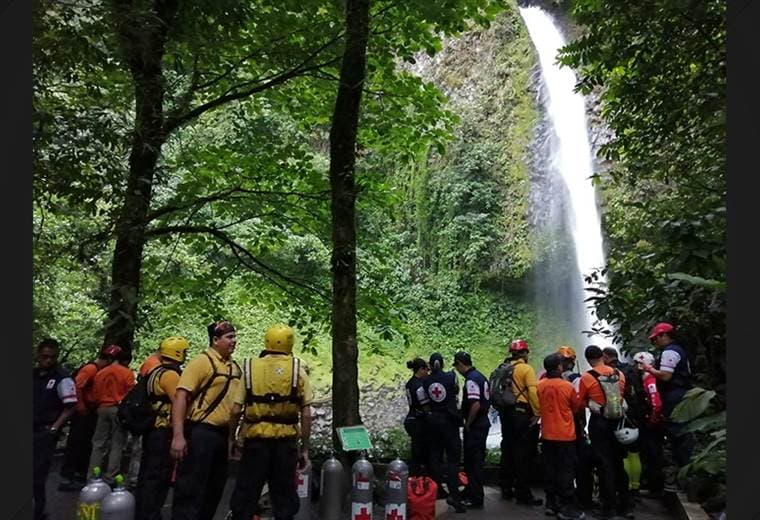 Rescate de hombre fallecido en catarata La Fortuna