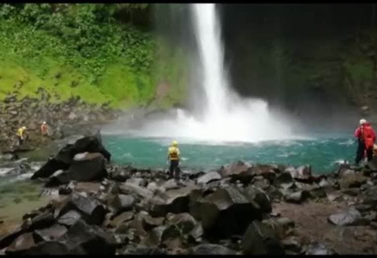 Rescate de hombre fallecido en catarata La Fortuna