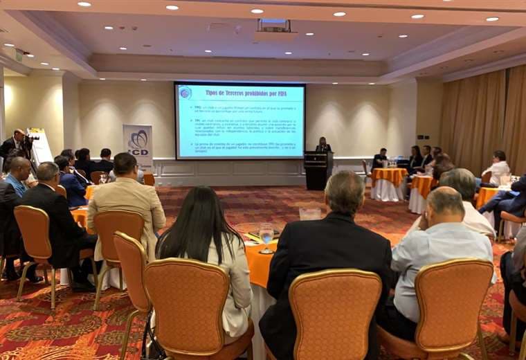 Fedefútbol y el ICD firman convenio para fiscalizar dineros en el fútbol nacional