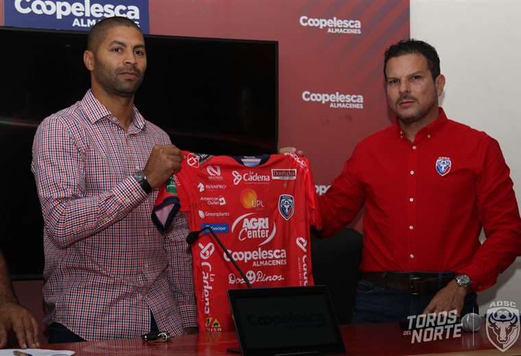 Finalmente Álvaro Saborío firmó por un año con San Carlos