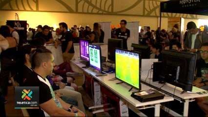 Amantes de los videojuegos se reúnen en Centro Nacional de Convenciones