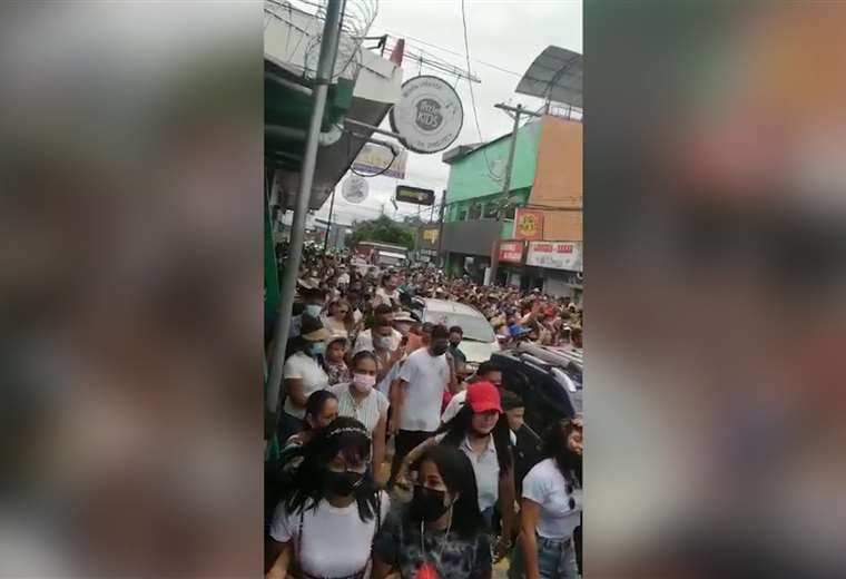 Video: Policía interviene fiesta de santacruceños en el día de la Anexión