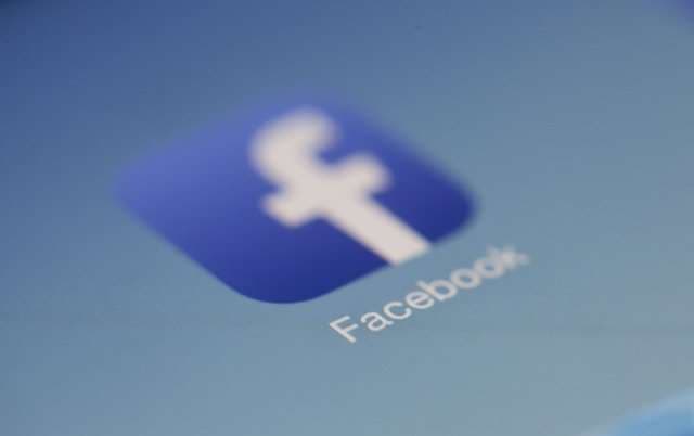 UE investiga si Facebook e Instagram generan comportamientos adictivos entre los menores