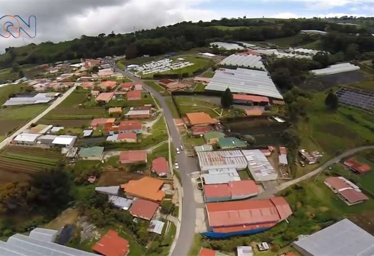 Pueblo agricultor mantiene tradición de 144 años hacia "La Negrita"