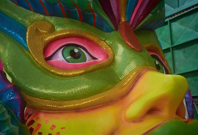 Festival de la Luz: Diseñador veterano hace homenaje al reciclaje con carroza sostenible