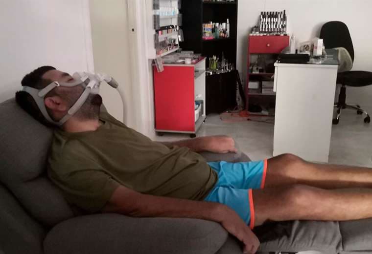 Enfermedad inmoviliza a padre de familia, esposa pide ayuda para darle mejor calidad de vida