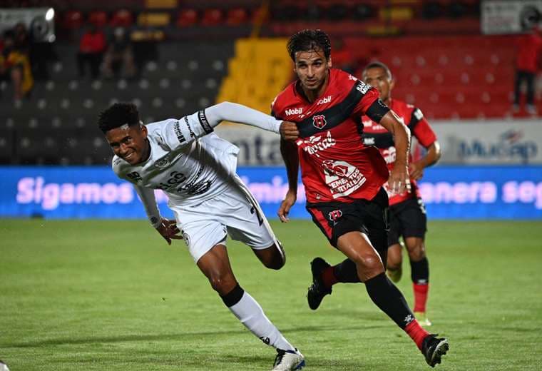 Bryan Ruiz y Alex López serán titulares para la final ante Cartaginés