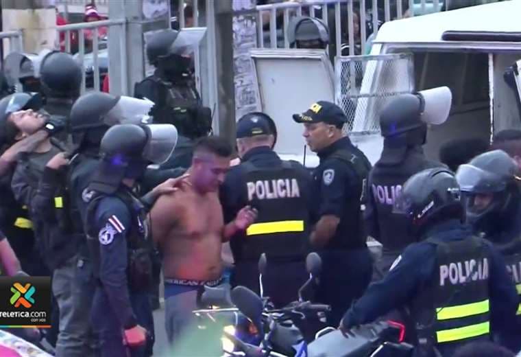 Cuatro heridos de arma blanca tras disturbios en fuente de La Hispanidad