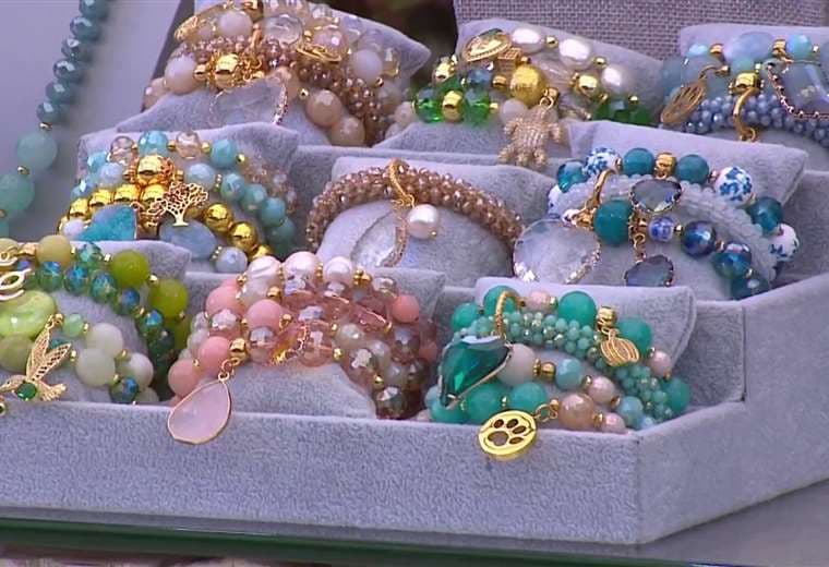 ¡Únase a nuestra obsesión por las joyas en tonos cristalinos!