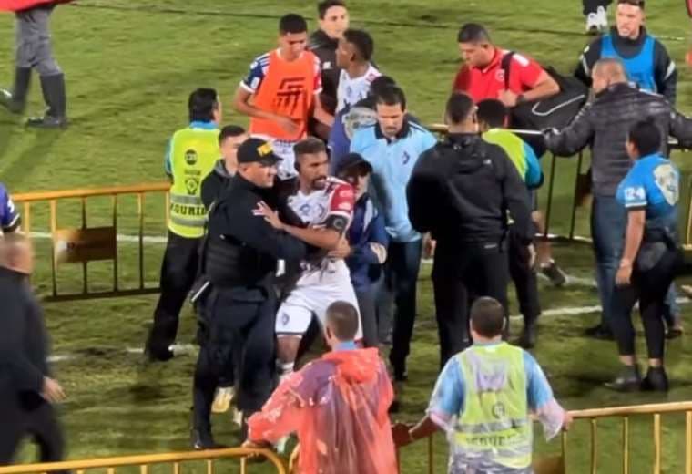 Aficionado intentó agredir a Marcel Hernández