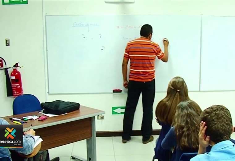 Maestros y profesores tendrán libre el 16 y 19 de setiembre