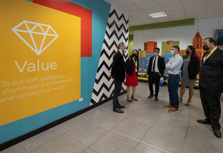 Empresa busca contratar más de mil personas para cierre de este año