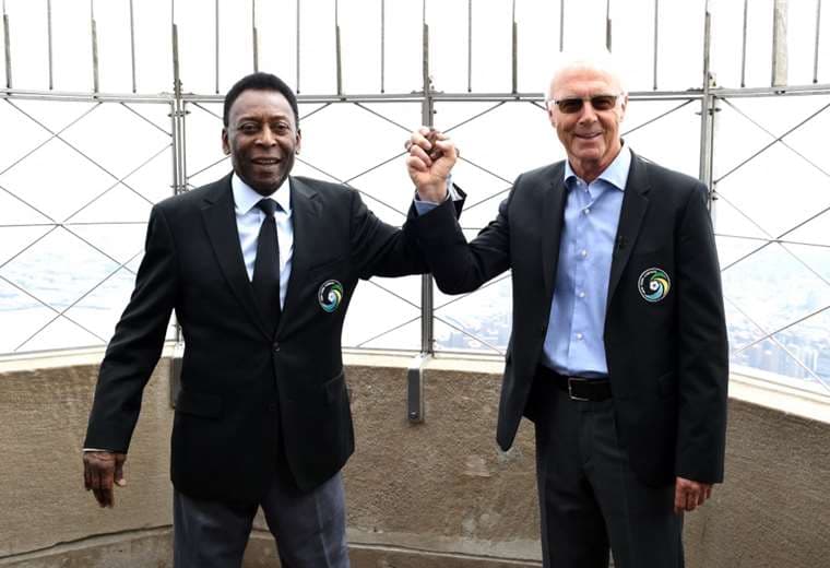Pelé y Franz Beckenbauer. AFP