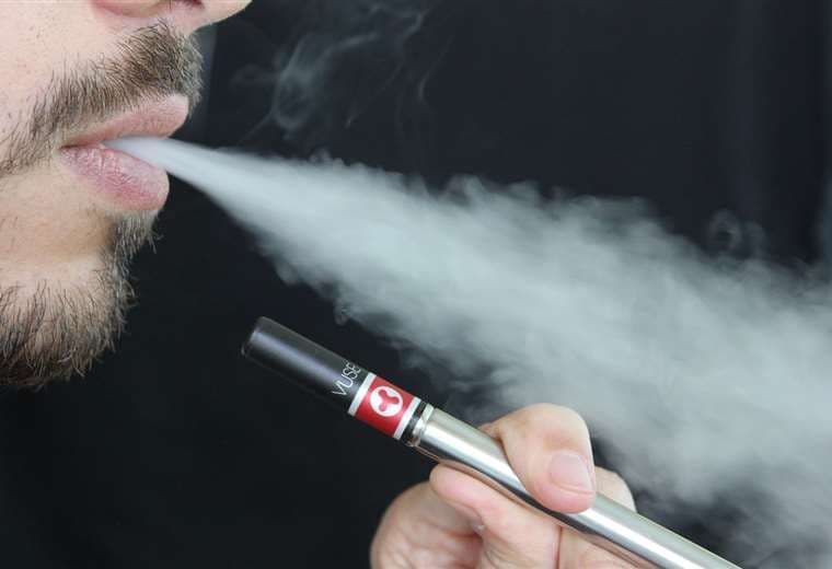 Salud prohíbe venta de vapeadores que contengan nicotina sintética
