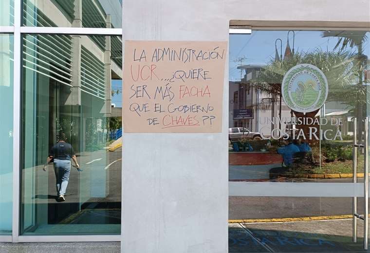 Trabajadores cierran portones de sedes de la UCR para exigir ajustes por costo de la vida