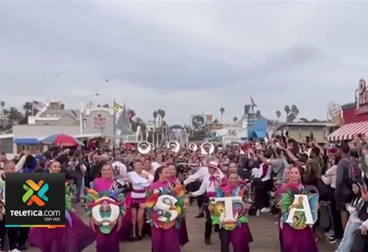 Banda de Zarcero puso el baile en muelle de Santa Mónica, previo a desfile en Disney
